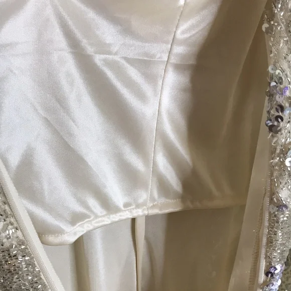 MacDuggal Lattice Sequin Long-Sleeve Gown nude sparkles size 4 - Picture 12 of 14